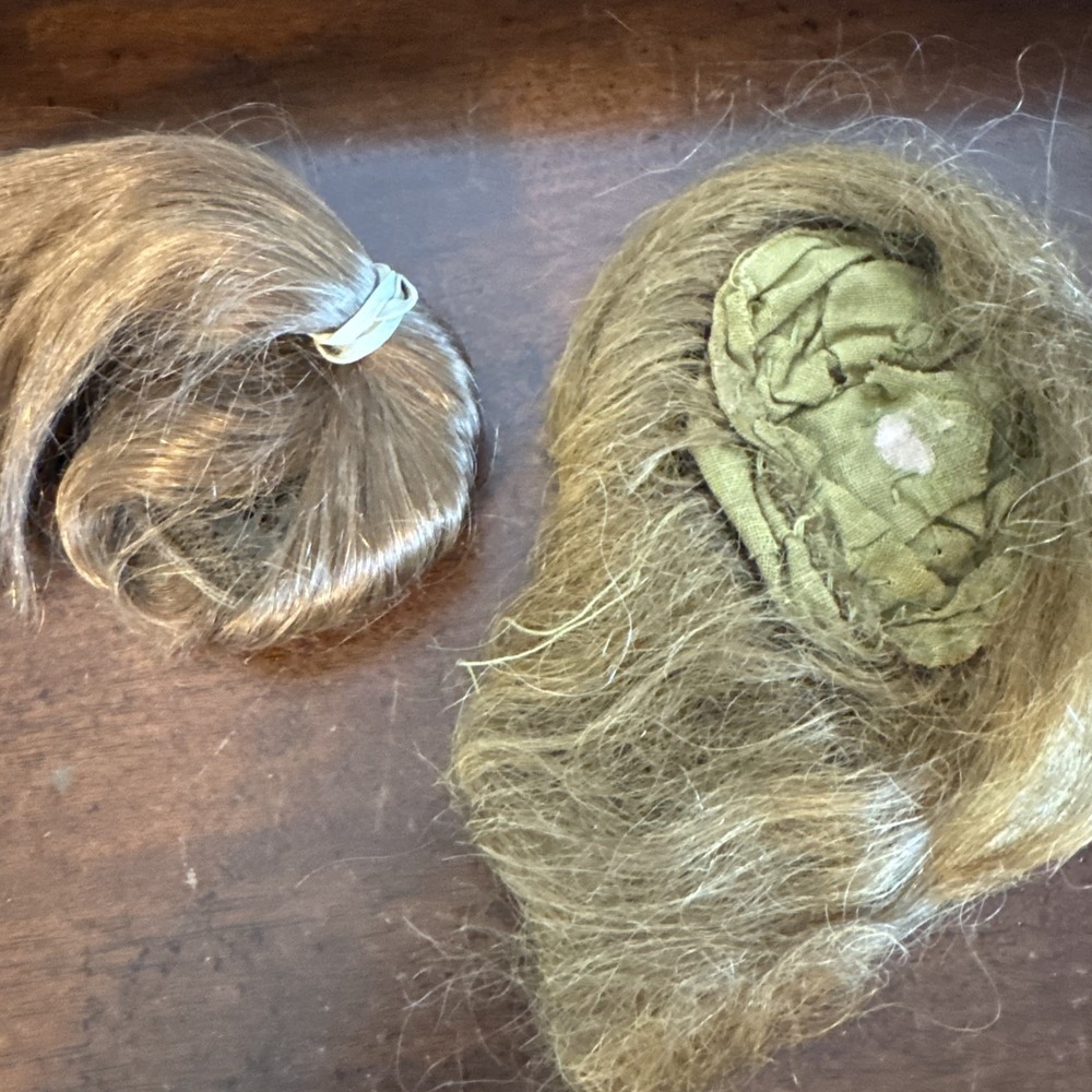 17 Pc. Lot of Various sizes, Color & Brands Doll Wigs Vintage Doll Hair Clips - Picture 9 of 16